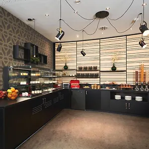 4* 酒店 Leonardo West