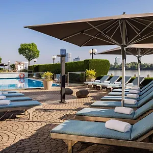 מלון Hilton Waterfront